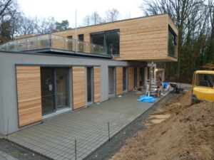 Privatwohnhaus in Berlin - Holz-Schiebeläden und Raffstores